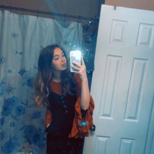 Meet your Posher, Izzi